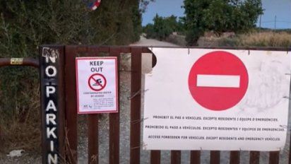 Carteles en Baleares en varias playas con advertencias para evitar turistas.