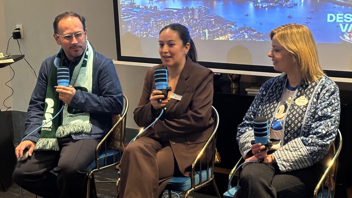 Los representantes de Dream Destinations, Vancouver y Dinsey Cruise Line en la capacitación para agencias de viajes. Los representantes de Dream Destinations, Vancouver y Dinsey Cruise Line en la capacitación para agencias de viajes.