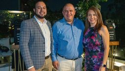 Manuel García, Aarón Mendoza y Violeta Ponce, gerente general de Grupo Mexjal.