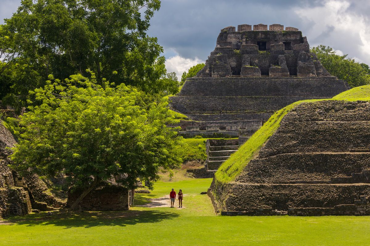 La selva de Belice esconde sorprendentes testimonios arquitectónicos de la cultura Maya.