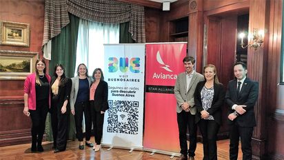 Parte del equipo Visit Buenos Aires, incluido George Hill; Alejandra E. Di Vico, ministra de la Embajada de Argentina y; María Beatriz González (Avianca).&nbsp;