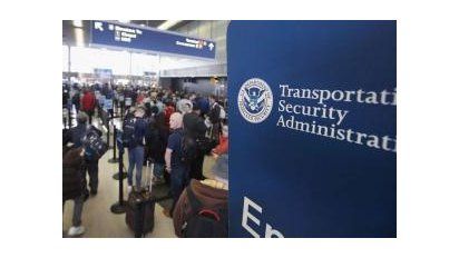 Más aeropuertos en EUA cierran puntos de control por cierre parcial del gobierno 