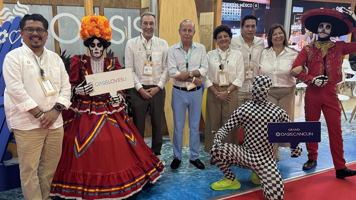 Directivos de Oasis Hotels & Resorts en Tianguis Turístico 2026.