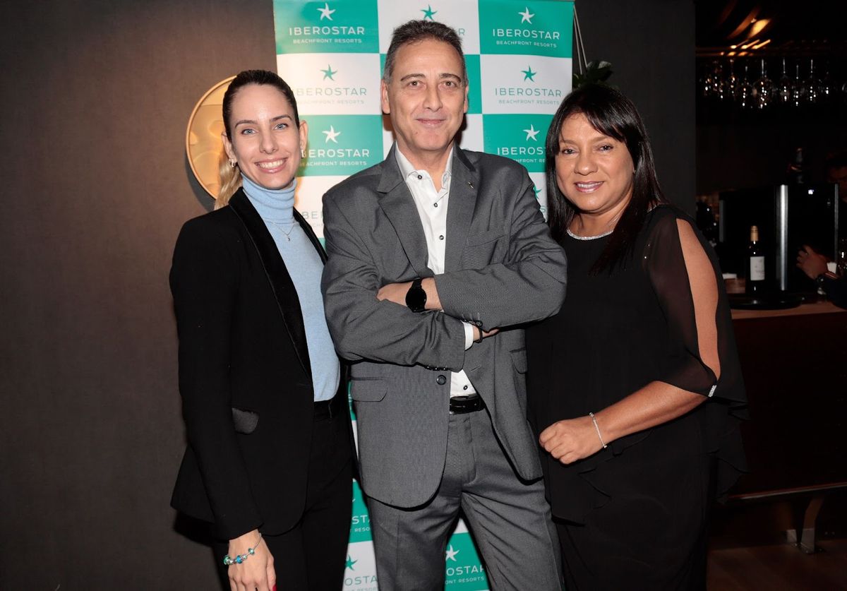 Lara Wagner, Directora General del Iberostar Selection Miraflores; Héctor Álvarez, Director Comercial de LATAM, y Marlene Iannacone, Gerente de Desarrollo de Negocios de Perú.