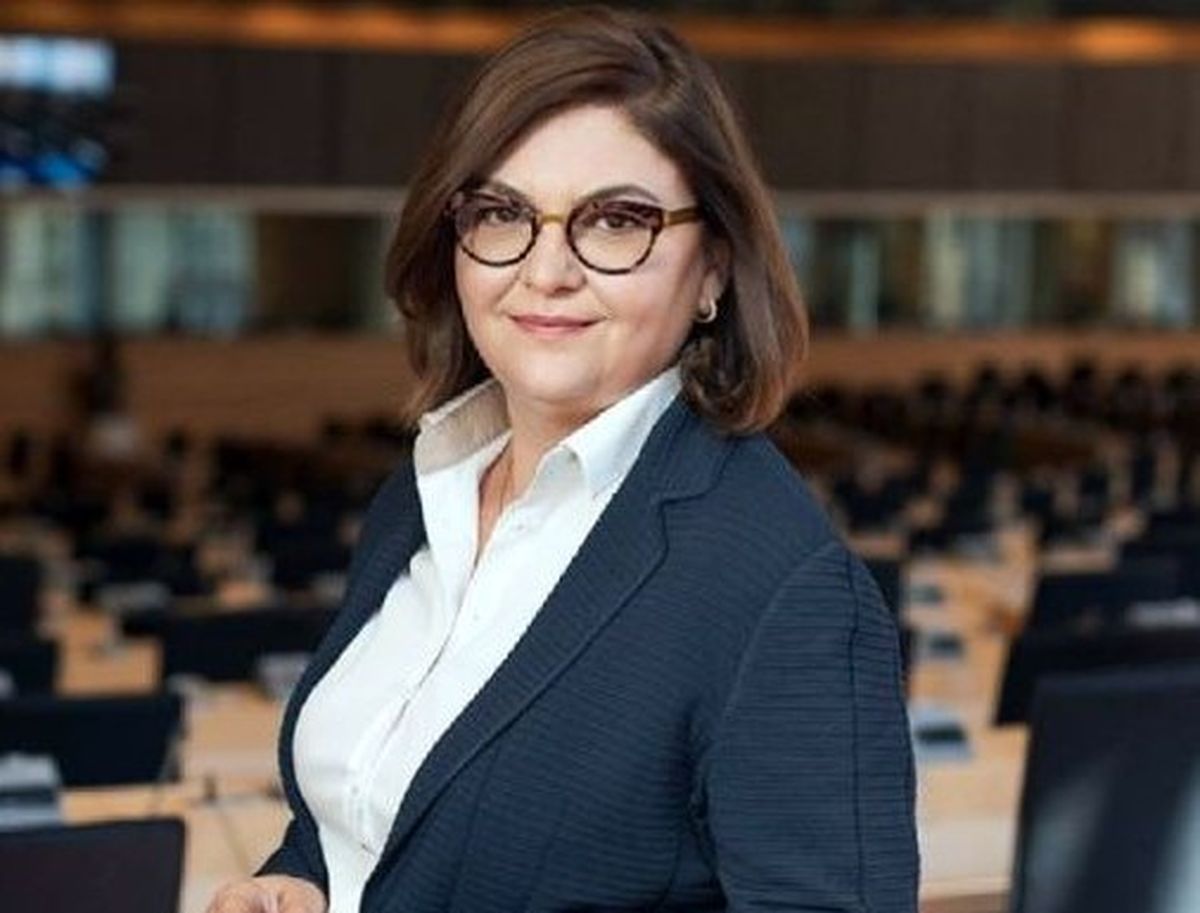 Adina Valean, comisionada de Transporte de la Comisión Europea, dio a conocer la 38° lista de las líneas aéreas que tienen prohibido operar en los países de la UE.