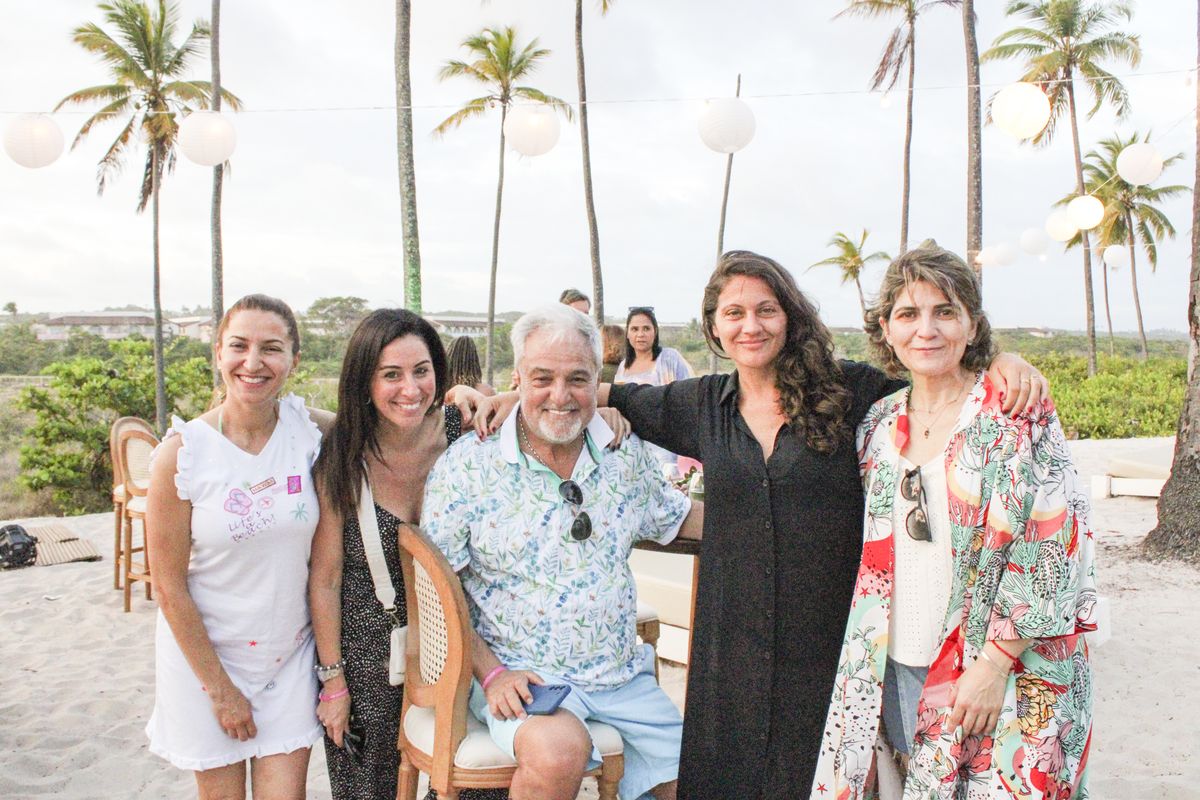 Verónica Armani junto a los operadores argentinos agasajados, en el sunset.