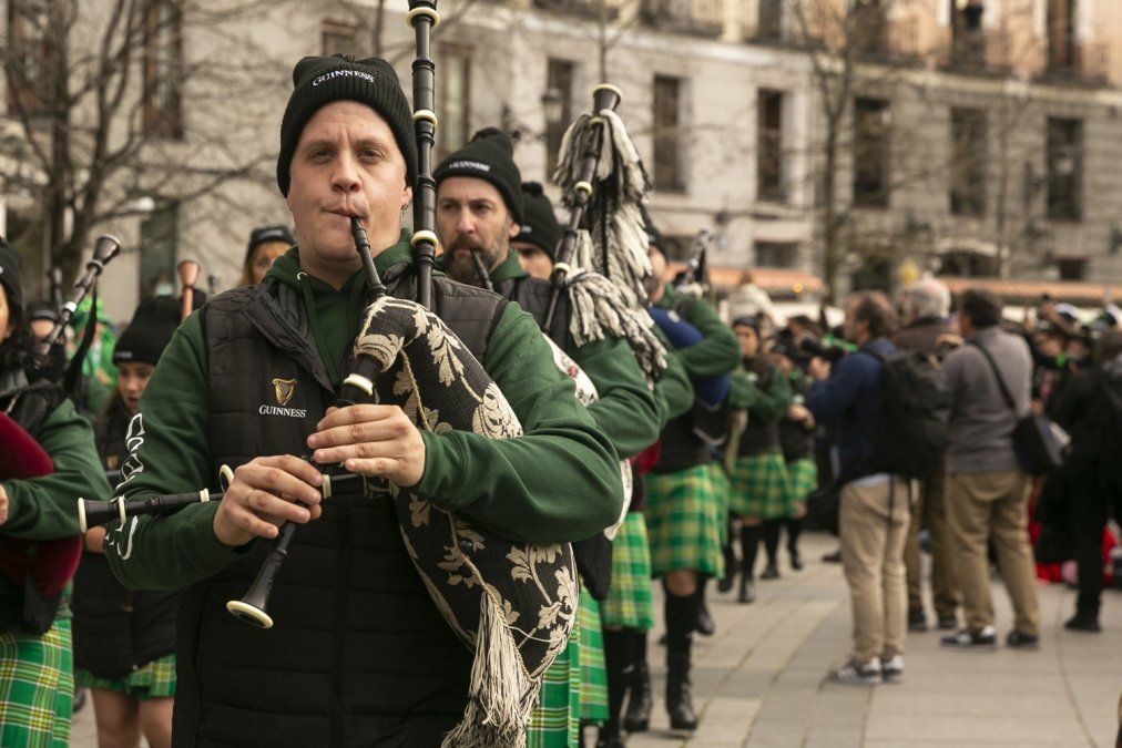 300 Gaiteros desfilaron por las calles de Madrid en este San Patricio 2023.