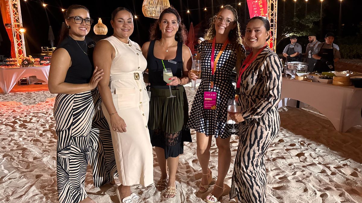 Cena de bienvenida en el Curazao Marriott Beach Resort. 