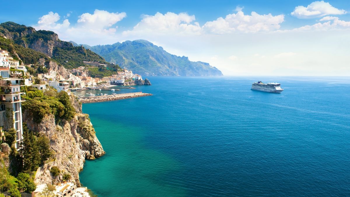 Con ocho barcos desplegados en la región, la naviera ofrecerá más de 150 itinerarios adaptados a distintos perfiles.