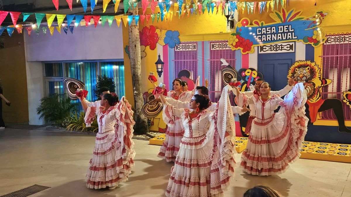 La Casa del Carnaval recibió a la delegación peruana con danzas típicas del lugar.