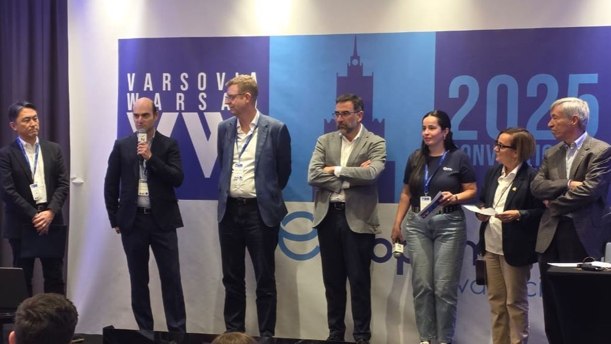 Luís García Codrón recibe el reconocimiento de los directores de Europamundo.