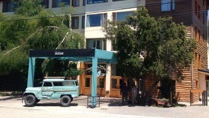 Crisis en Bariloche: cerró el exhotel Selina y 19 trabajadores quedaron en la incertidumbre. Uthgra negocia los puestos de trabajo.
