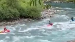 Gremios del turismo valoraron expulsión de turistas rusos que ingresaron al río Futaleufú.