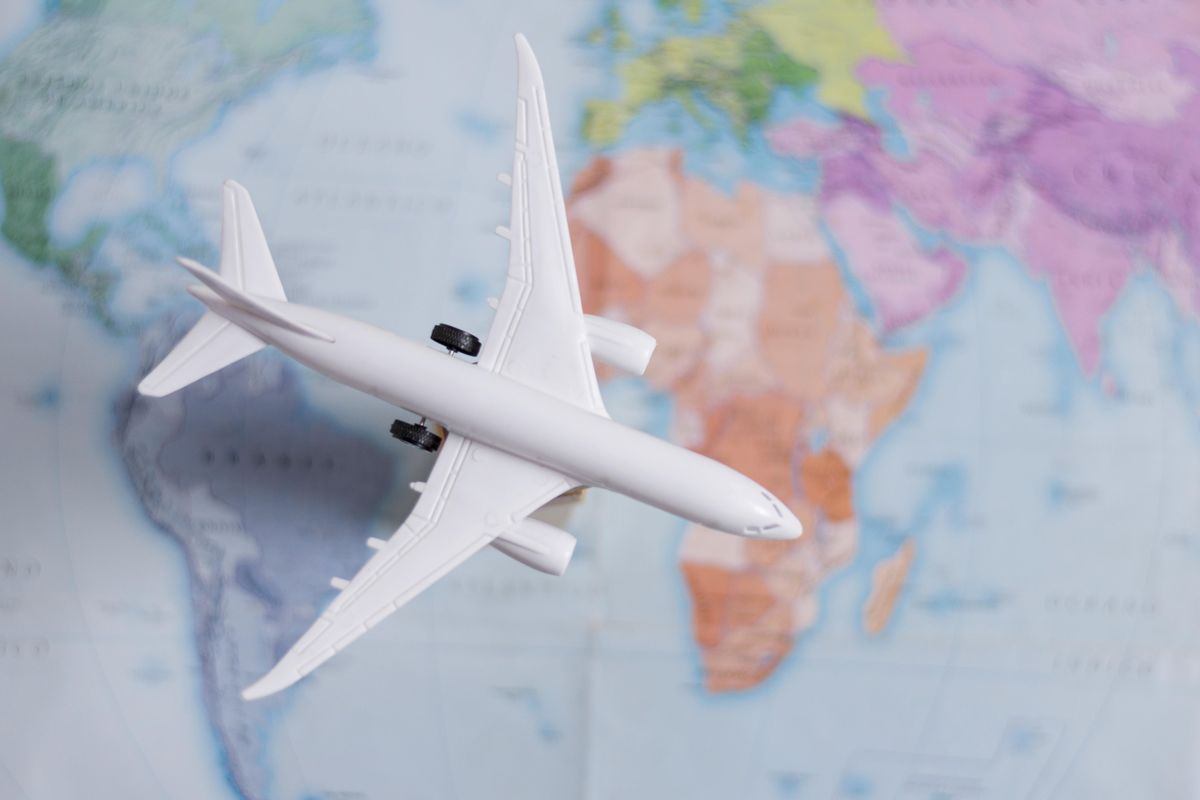 El turismo emisivo mantiene estabilidad mientras los colombianos cambian sus rutas de viaje.