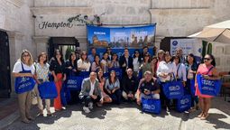 El equipo de Mega Travel, Assist Card y Grupo GEA junto a los agentes de viaje de Arequipa.