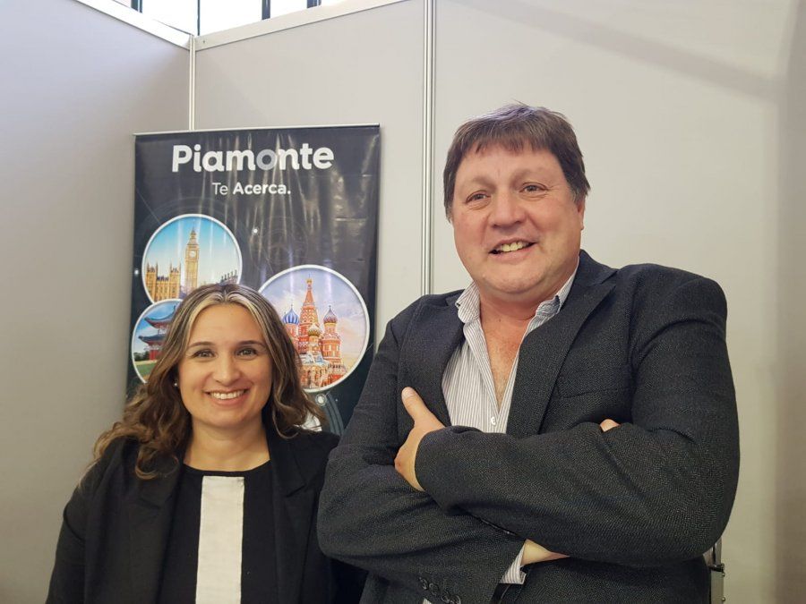 Natalia Godino –jefa de Producto Europa de la mayorista– y Gustavo Muñoz –responsable de la sucursal de Rosario de Organización Piamonte– estuvieron presentes en el Workshop de ARAV.