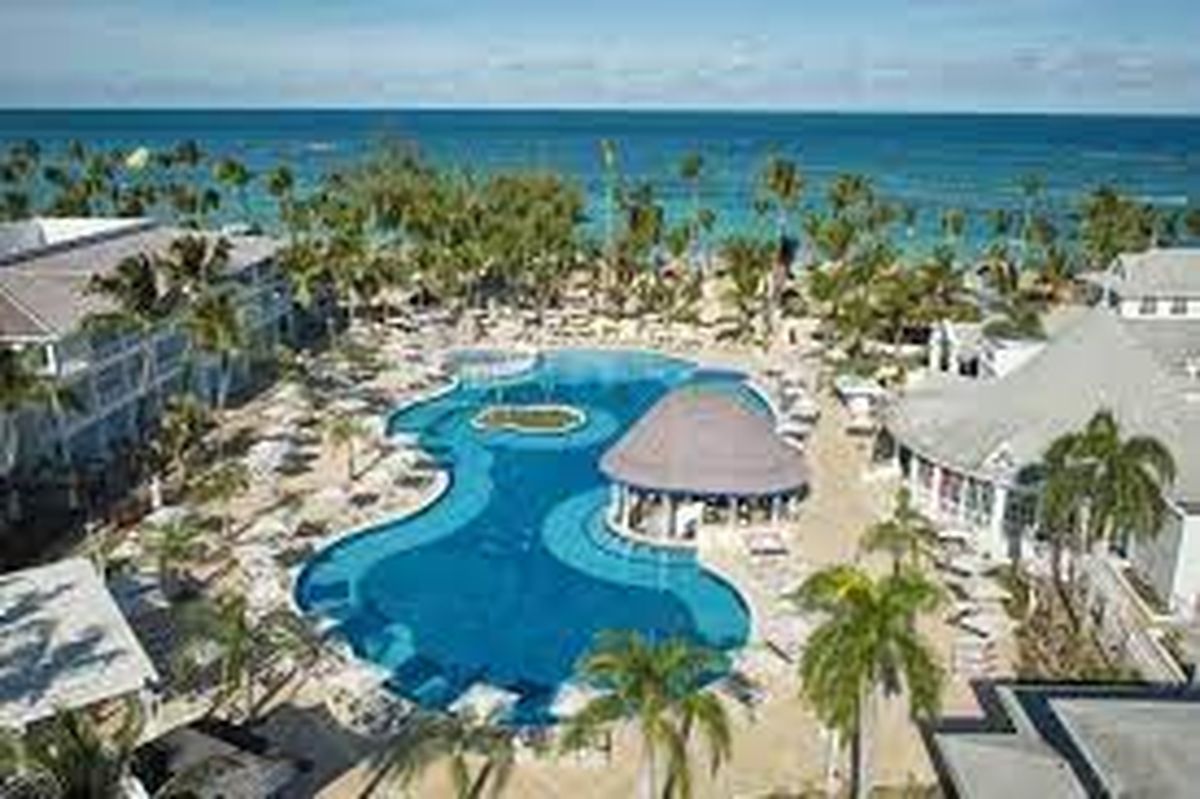 Ola invita a disfrutar del lujo y el confort de Bahia Principe.