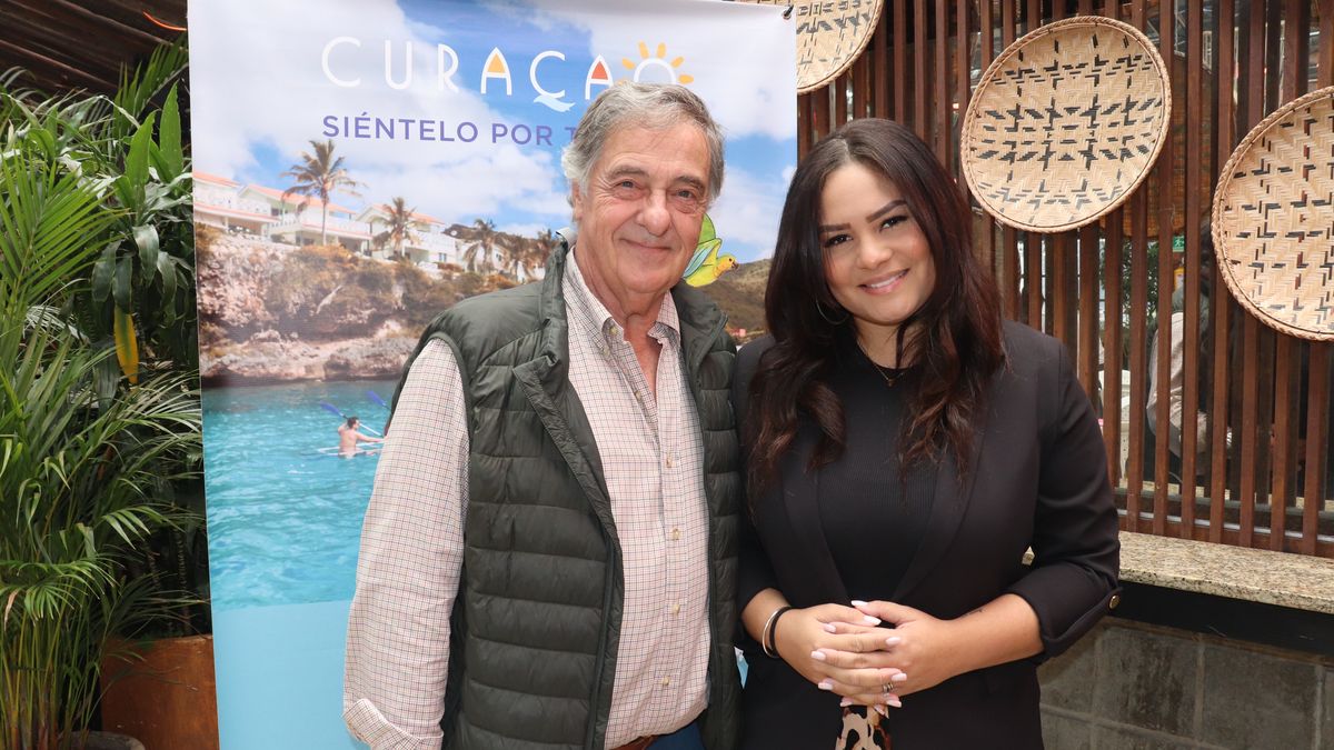 Víctor Dapena, director de la Oficina de Turismo de Curazao en Colombia y Elaine Hart Francisca, gerente regional para el Caribe y Sudamérica de la Oficina de Turismo de Curazao.