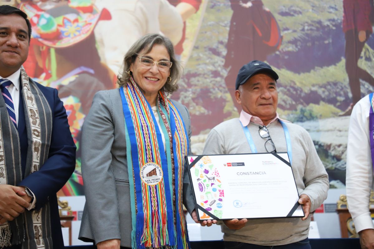 Madeleine Burns presente en el XII Encuentro Nacional de Turismo Comunitario en Amazonas.