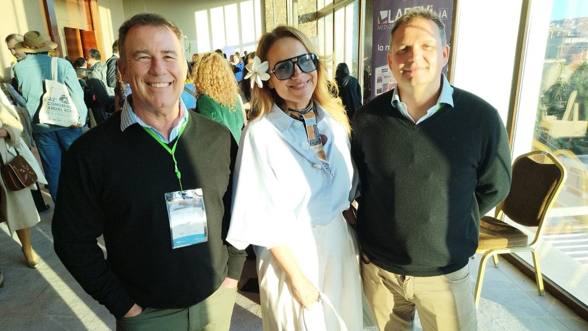 Eugenio Cox de Expan, Maeva Riroroco de Maururu Travel y Alfonso Hartard de Expan.