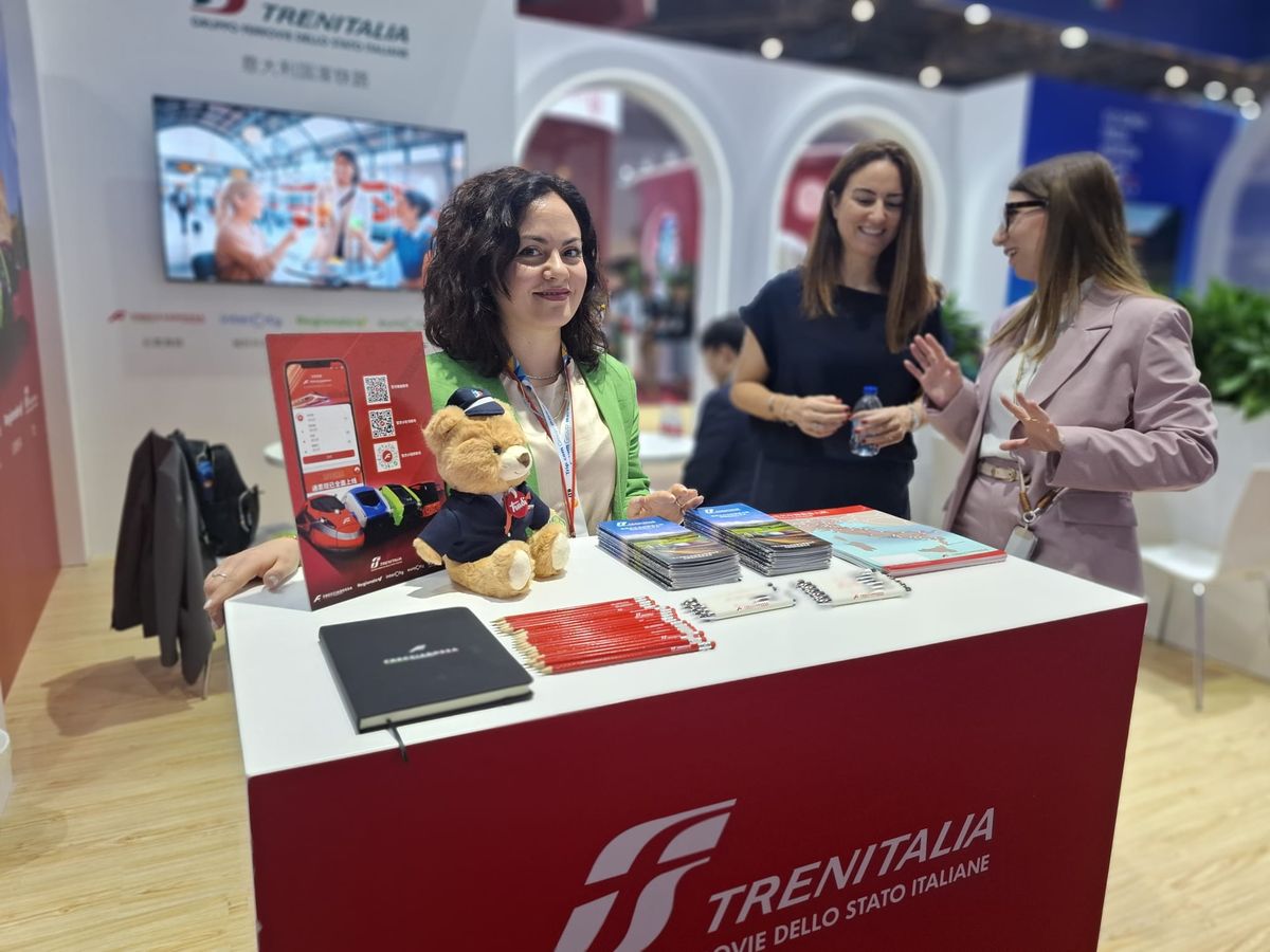 Francesca Squicciarino, del equipo comercial de Trenitalia en ITB China 2026.