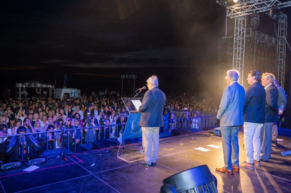 El viernes 18 de noviembre se llevó a cabo el lanzamiento de temporada de verano 2023 de Uruguay en Punta del Este con la presencia del presidente Lacalle Pou y otras autoridades.