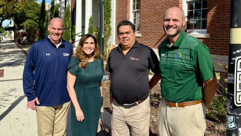 Visit Central Florida: Michael Hogan, Senior Communications Supervisor - Tourism; junto a Ruthelise Holmquist, Senior Travel Industry Sales Supervisor / International Markets; Victor Manjarres, presidente de TM Americas; y Kris Keprios, Senior Tourism Sales and Marketing Manager.