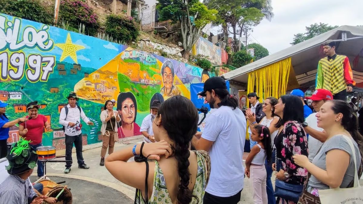 La cultura de Cali brilla en el Corredor Turístico de la Comuna 20 mostrando su historia y resiliencia.