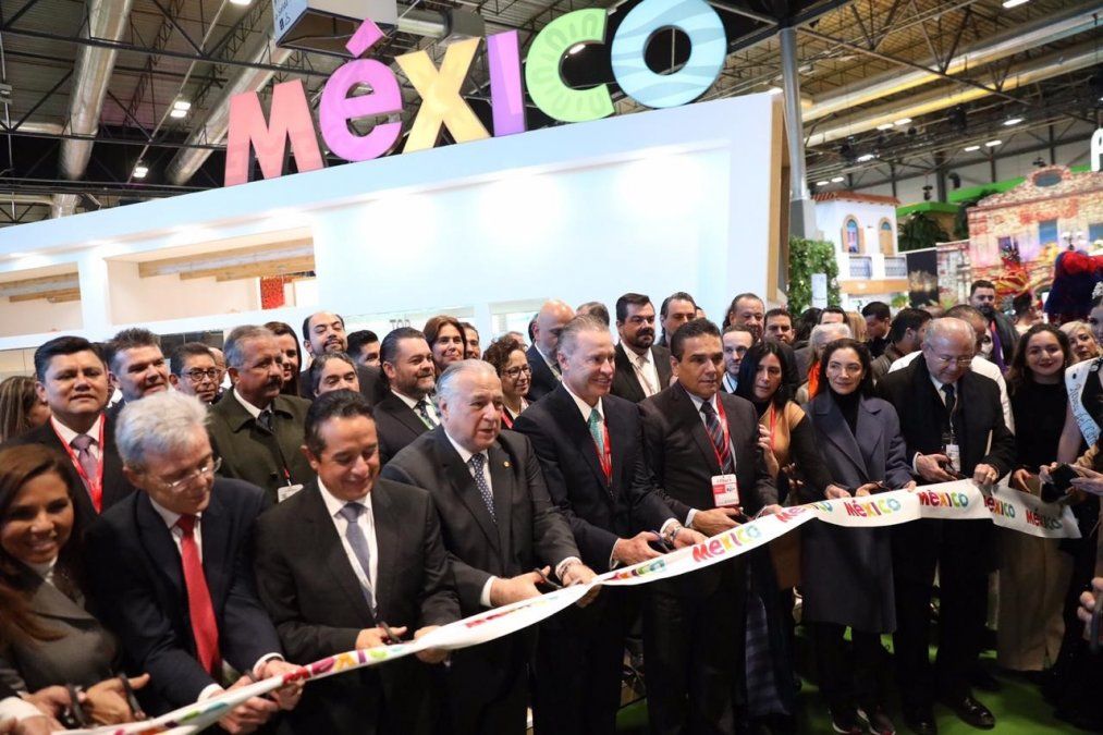 La delegación de México al inaugurar el pabellón en Fitur 2020. 