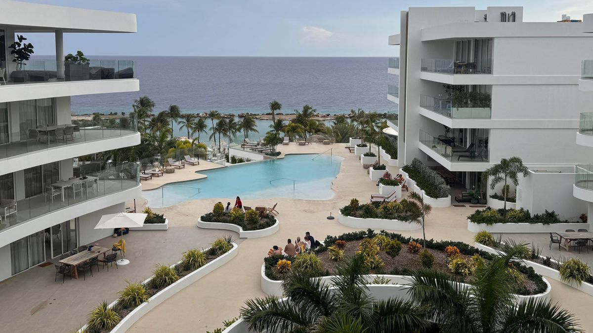 Visita de inspección al hotel One Mambo Beach Residence.