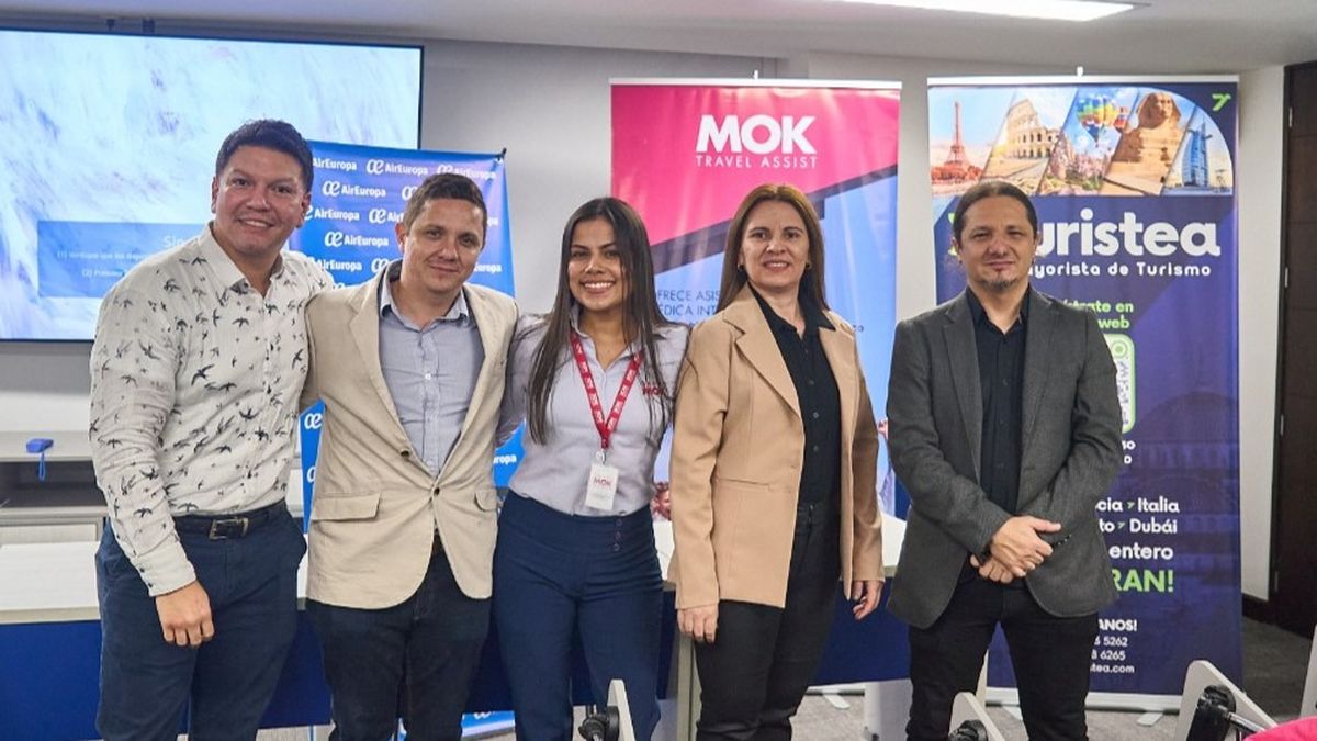 Daniel Cabarcas; representante de Air Europa; Diego Naranjo, gerente comercial de Turistea Mayorista de Turismo; Tatiana Velázquez y Daniela Higuita de Grupo Mok; y Juan David Naranjo; CEO Turistea Mayorista.