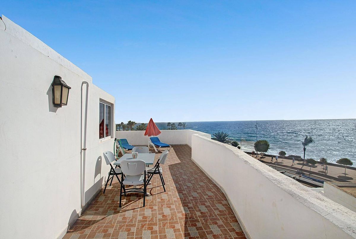 Terraza de un piso turístico en Canarias