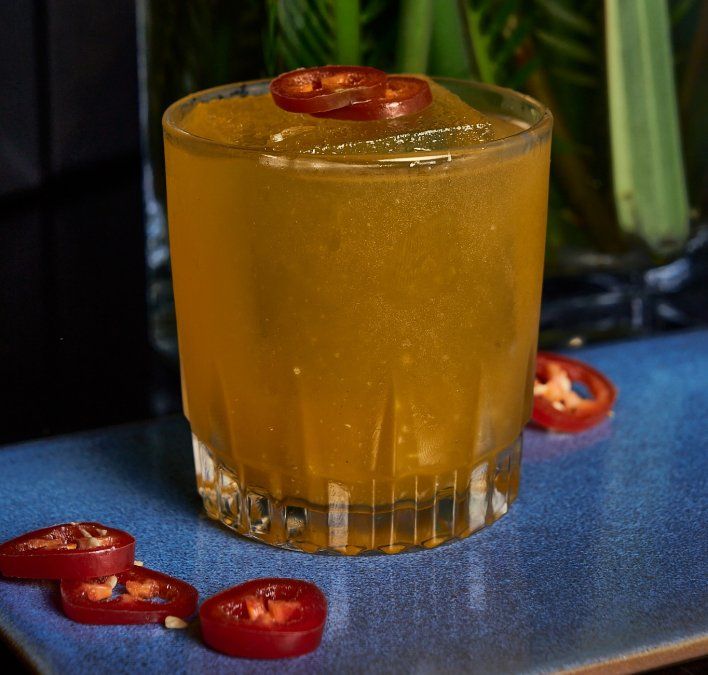Bares: el trago indicado para Aries es Fiery Ram, a base de tequila, jarabe de chile y jugos de limón y maracuyá, coronado con una rodaja de jalapeño. Bares: el trago indicado para Aries es Fiery Ram, a base de tequila, jarabe de chile y jugos de limón y maracuyá, coronado con una rodaja de jalapeño.
