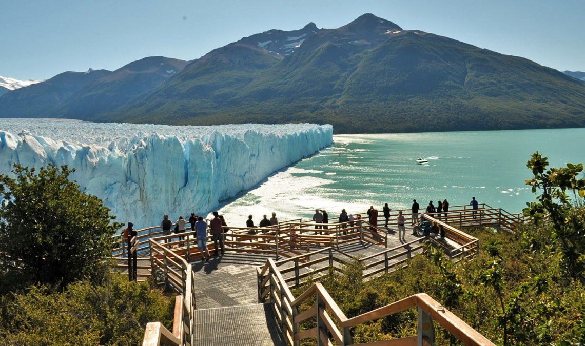 En las vacaciones de invierno muchas familias deciden tomar un descanso y una gran opción para disfrutarlas al máximo es recorrer la ciudad de El Calafate.