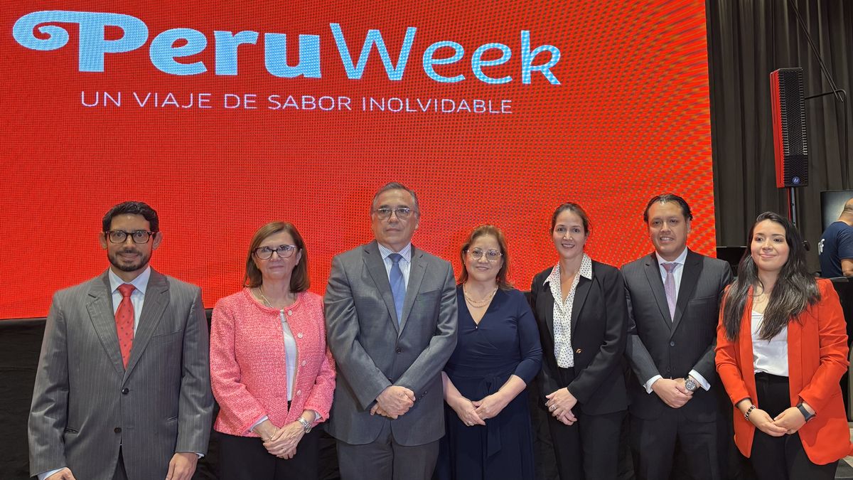 Representantes de PromPerú reunidos durante la presentación de Perú Week Argentina 2025.&nbsp;