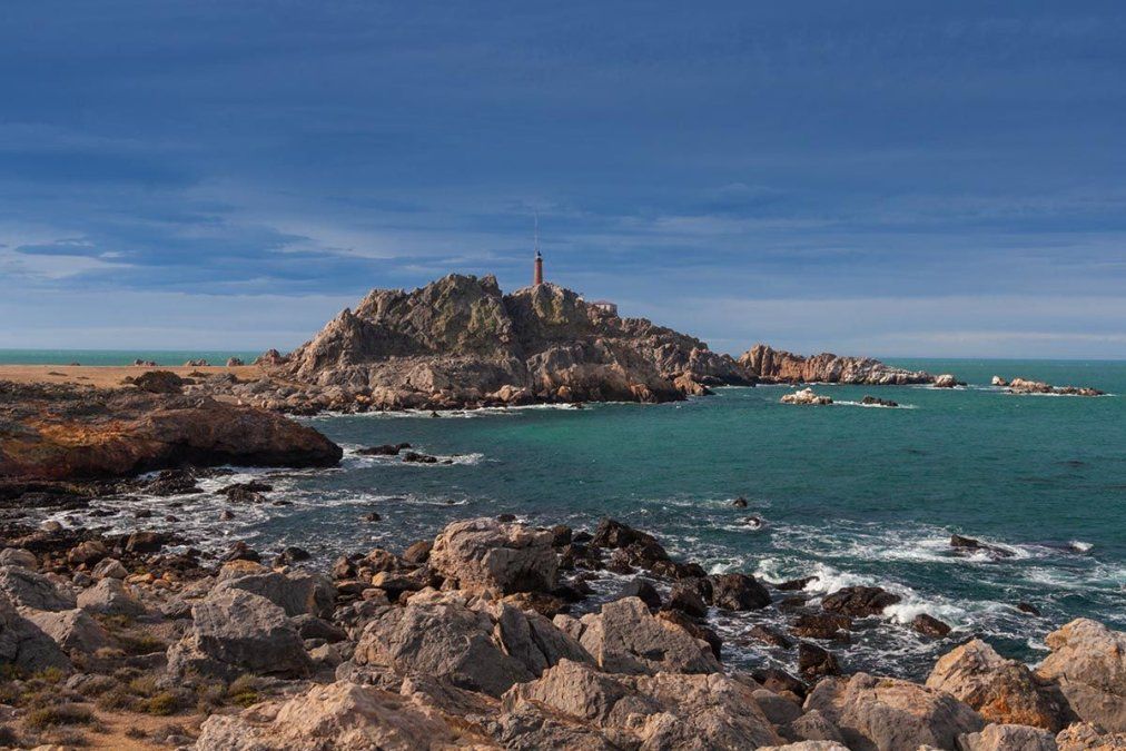 La Reserva Nacional Cabo Blanco es un &aacute;rea protegida que alberga una gran diversidad de aves y fauna marina