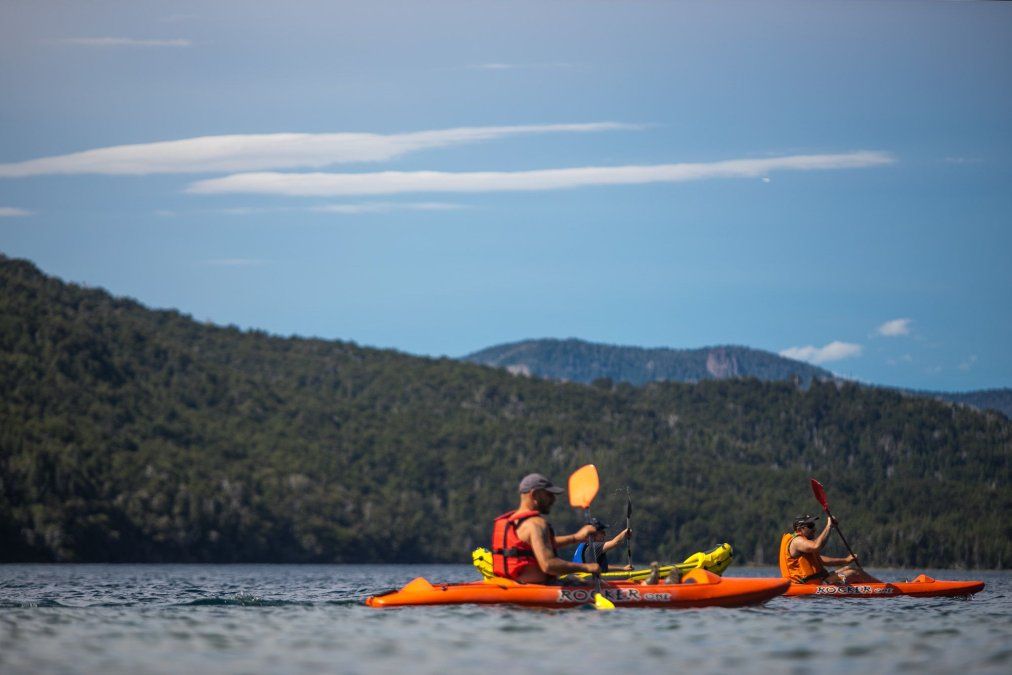El kayak es genial para descubrir los lagos de la Patagonia. 