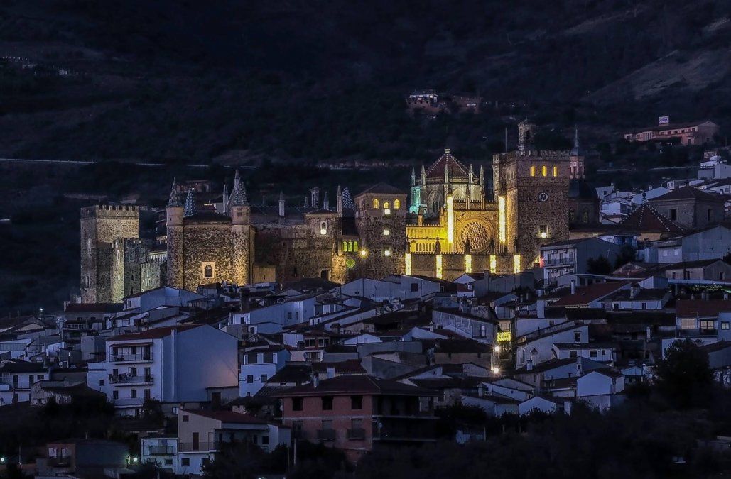 Una panorámica nocturna de Guadalupe.