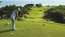 La isla alberga una increíble selección de campos de golf, paisajes imponentes, clima agradable y resorts de lujo.