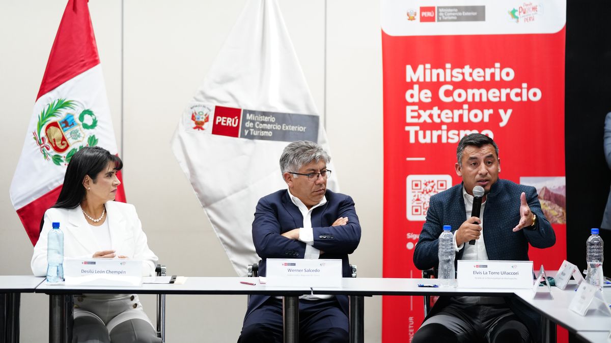 Gobierno y municipios acuerdan plan para reactivar transporte turístico en Machu Picchu.