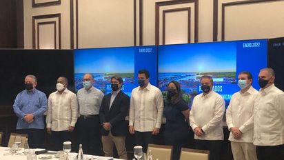 El ministro de Turismo de República Dominicana, David Collado, junto a autoridades de IDAC, Asonahores y otras entidades y empresas del país.