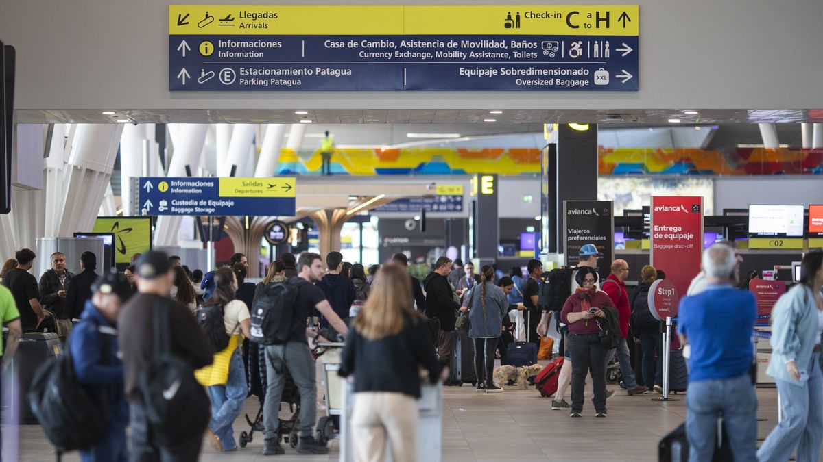 Aeropuerto de Santiago: volumen total de pasajeros hasta mayo de 2026 bajó 1,9% respecto al año anterior.