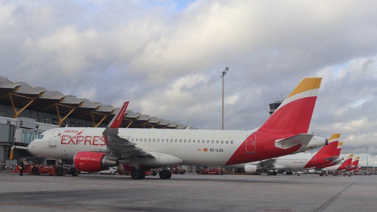 Línea de Airbus A320 de Iberia Express.