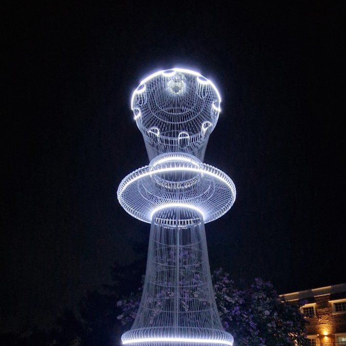 En Río Ceballos, Córdoba se inaugura la pieza de ajedrez mas grande del mundo.