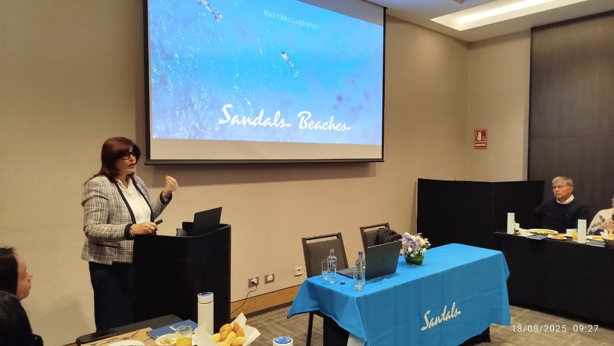 Arlenes García, directora de ventas y Marketing para Latinoamérica brindó la capacitación a las agencias de viajes. Arlenes García, directora de ventas y Marketing para Latinoamérica brindó la capacitación a las agencias de viajes.