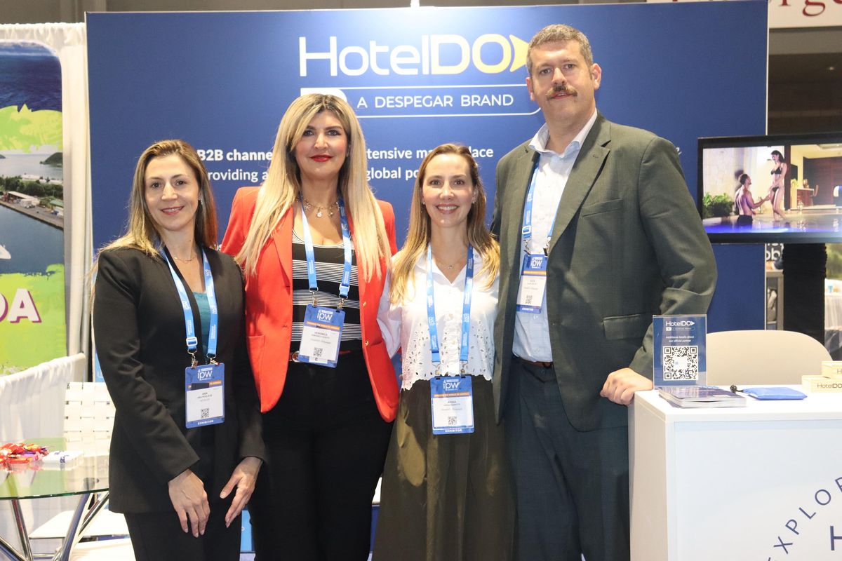 Ana Pugliese, Ver&oacute;nica Odetti, Arina Garuti y Alex Dauth de HotelDO y Despegar.
