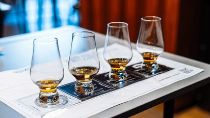 En Bogotá la ruta del whisky conecta sabores historias y ambientes únicos.