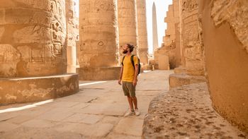 Egipto combina historia milenaria y paisajes únicos: un destino donde cada parada te conecta con templos, pirámides y culturas que marcaron al mundo.