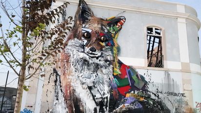 Artistas de renombre mundial, como Os Gémeos, Blu y Shepard Fairey, han dejado su huella en Lisboa.