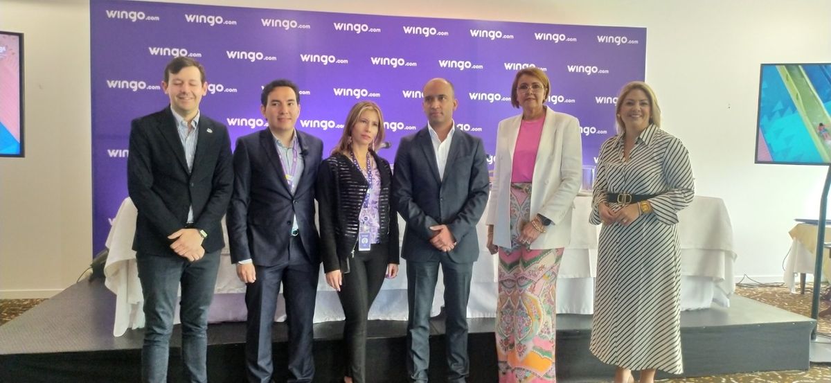 Jordan Schlipken de la Oficina de Turismo de Aruba, Andrés Franco Gerente de Comunicaciones de Wingo, Olga Trujillo Gerente de Mayoristas de Wingo, Jorge Jiménez Director Comercial y de Planeación de Wingo, Míriam Debían de la Oficina de Turismo de Aruba, Jo Anne Arends de la Autoridad Aeroportuaria de Aruba.